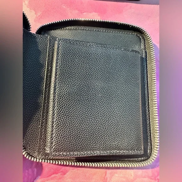 Vintage Yves Saint Laurent Men’a Wallet (EUC; Black) - Picture 10 of 16